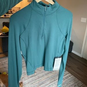 NWT It’s Rulu Run Cropped Half Zip *Ribbed